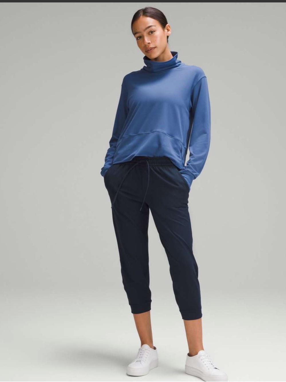 Lululemon • Soft Jersey Classic-Fit Mid-
Rise Cropped Jogger • Size 4